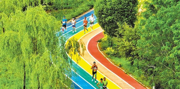 观众前来观, 市体育中心 观众前来观, 市体育中心